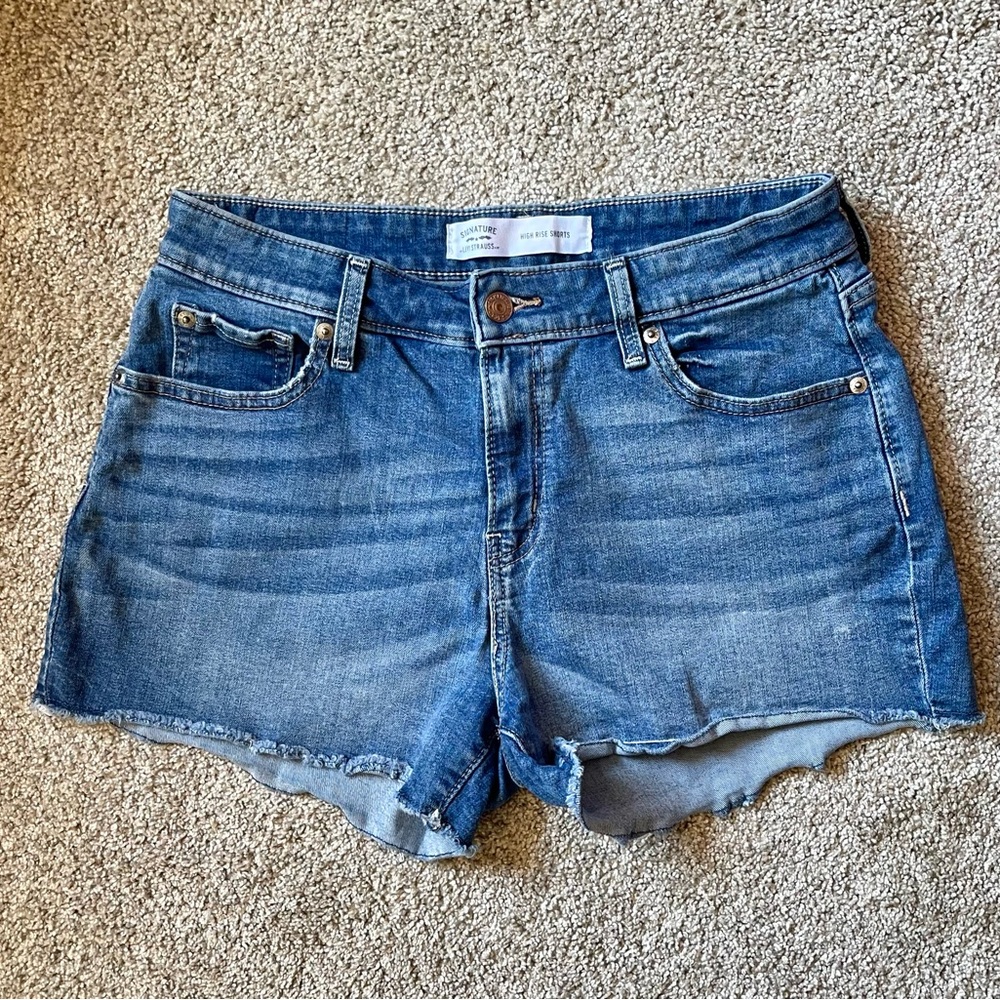 Levi’s Signature High Rise Blue Denim Distressed Shorts Size 6
